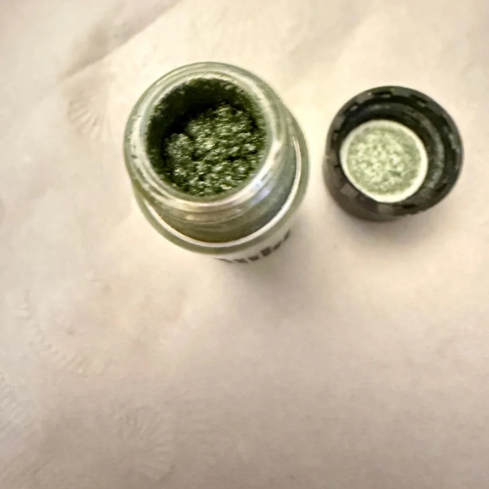 MAC Cosmetics Pigment in color Gilded Green